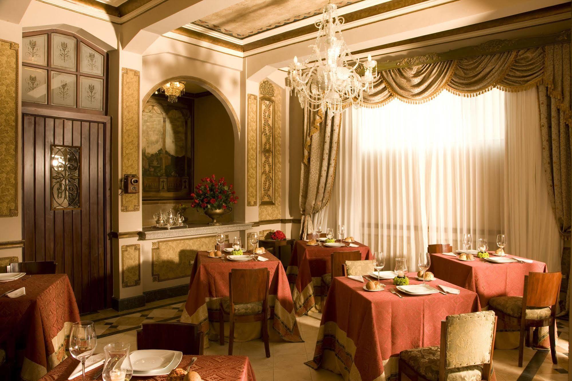 Hotel Boutique Mansion Del Rio 과야킬 레스토랑 사진